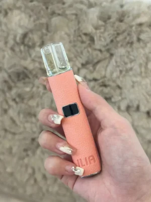 ILIA哩亞 、樱花粉|皮革主機|電子煙主機 | 兩段式調節 | 通用RELX、SP2、LANA、Candy等一代煙彈